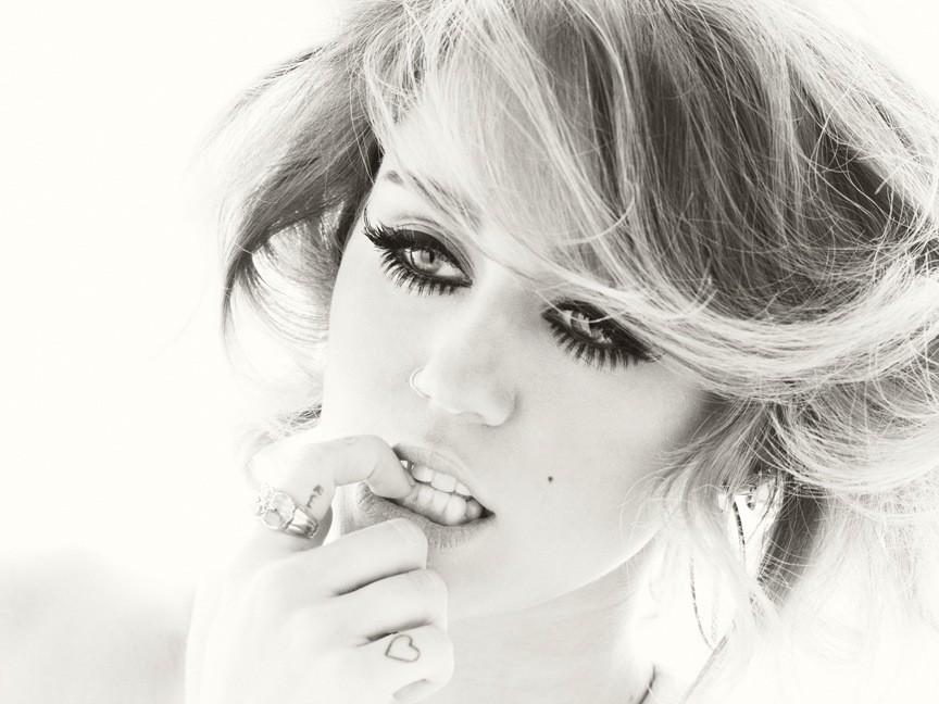 Miley Cyrus - Brian Bowen Smith Photoshoot - Twitter pic